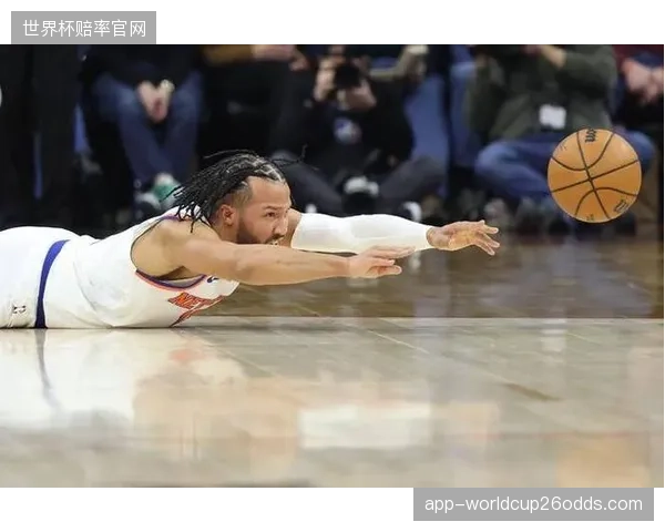 尼克斯队极具侵略性的进攻风格频繁造成杀伤，通过罚球线稳定取分。